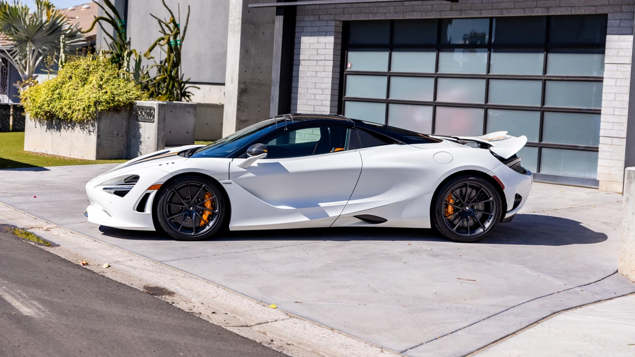 2024 McLaren 750S Spider - Image 9 of 31