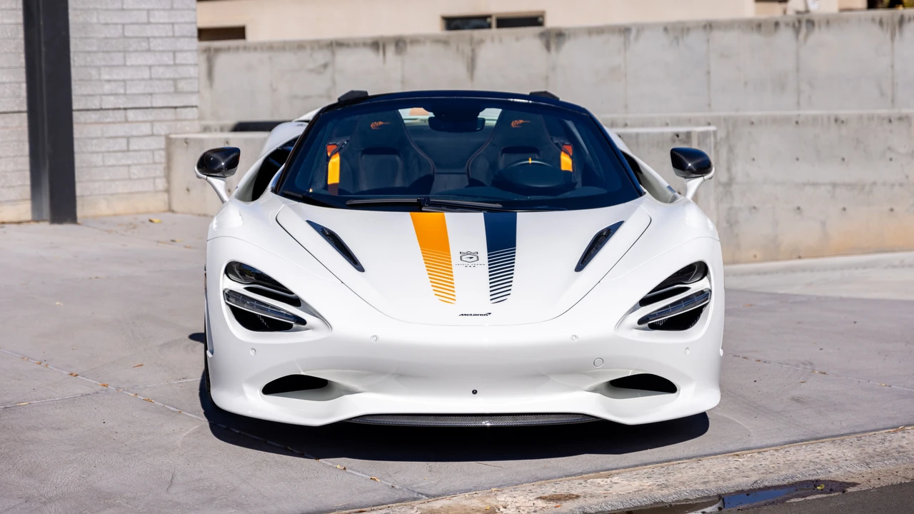 2024 McLaren 750S Spider - Image 10 of 31