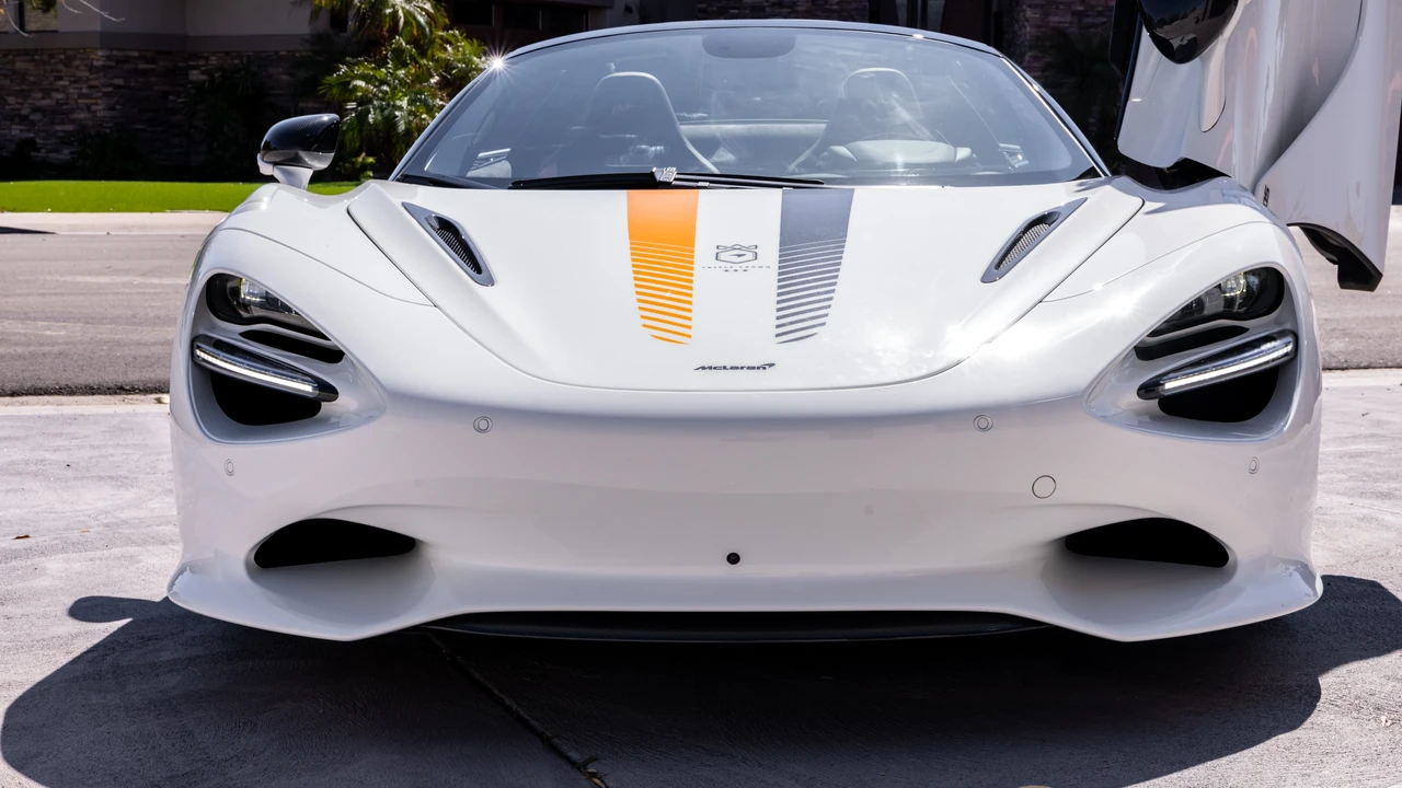 2024 McLaren 750S Spider - Image 17 of 31