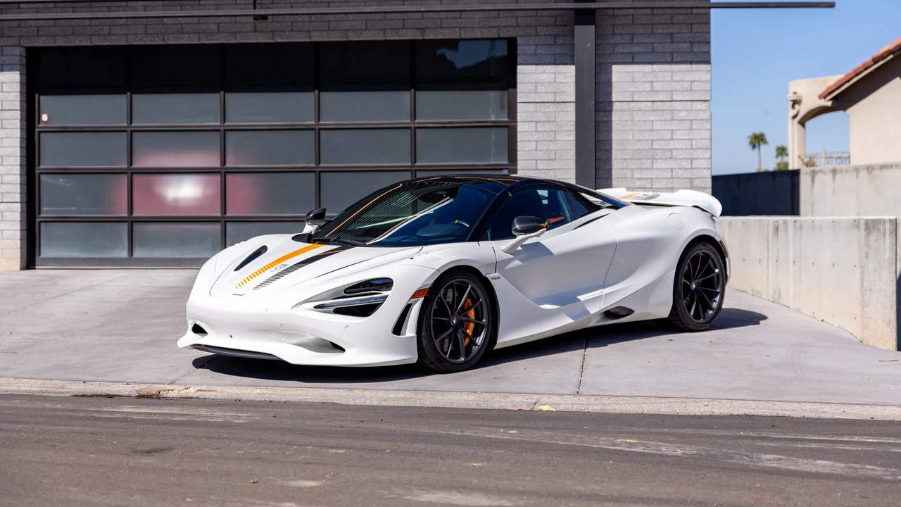 2024 McLaren 750S Spider - Image 2 of 31
