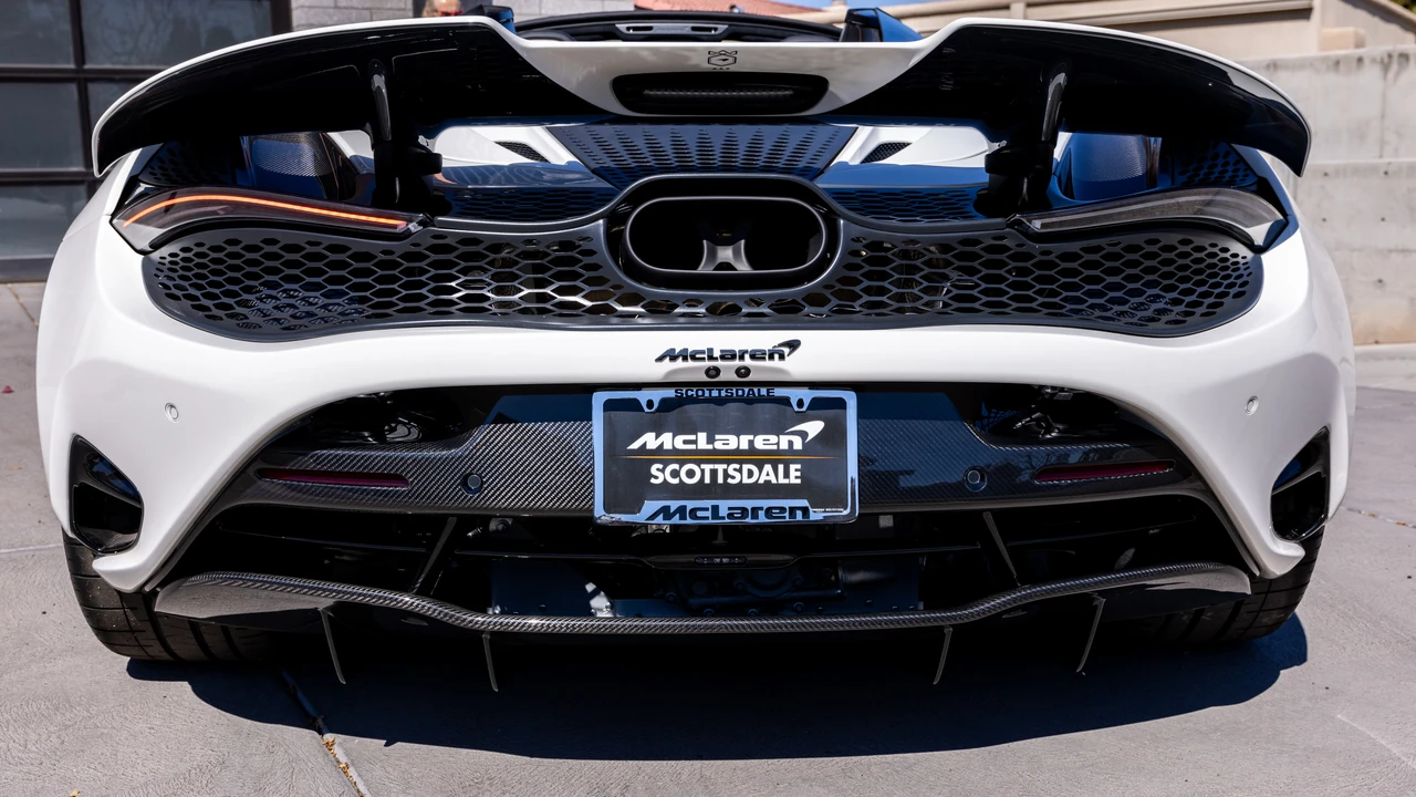 2024 McLaren 750S Spider - Image 18 of 31