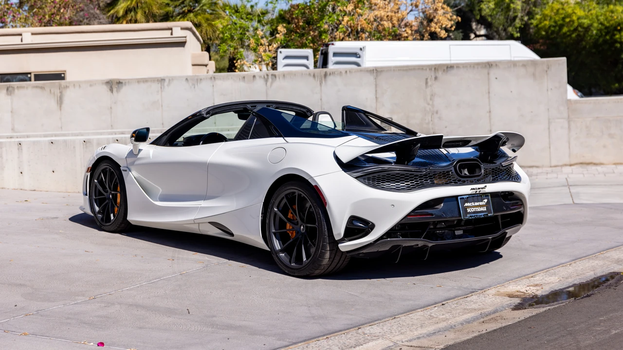 2024 McLaren 750S Spider - Image 15 of 31