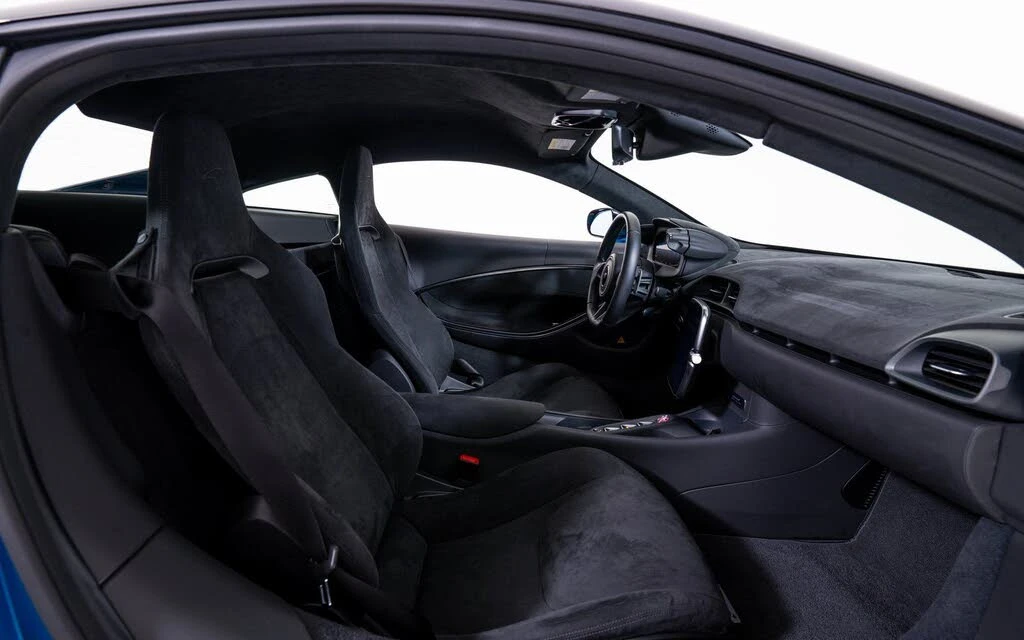 2024 McLaren Artura - Image 18 of 21