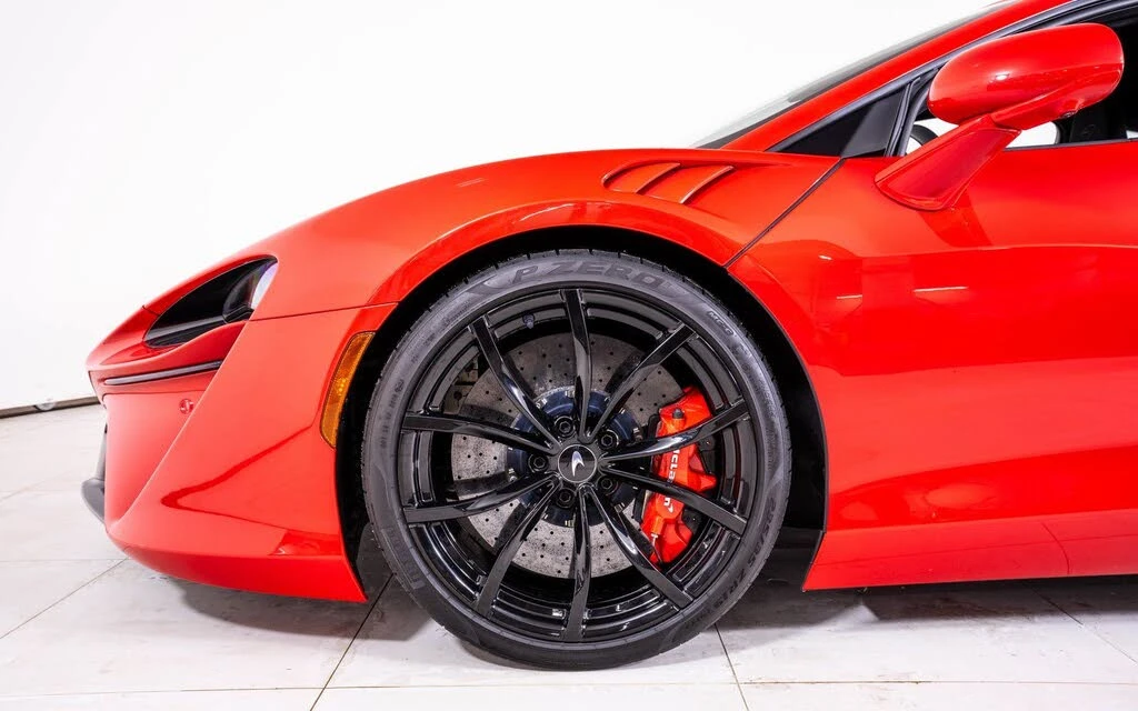 2024 McLaren Artura - Image 12 of 21