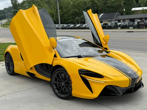 2024 McLaren Artura Performance