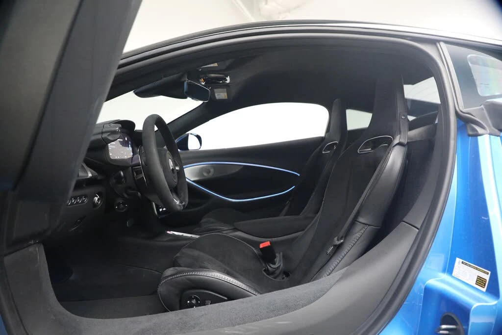 2024 McLaren Artura - Image 17 of 27