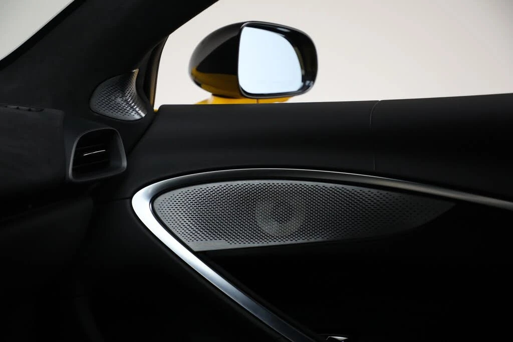 2024 McLaren Artura - Image 30 of 31