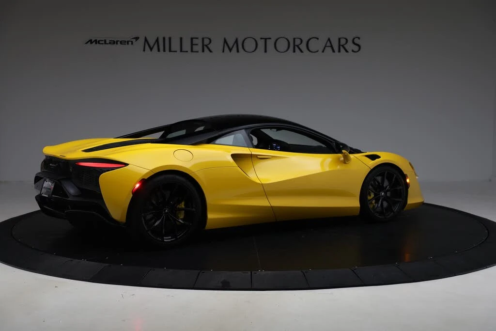 2024 McLaren Artura - Image 8 of 31