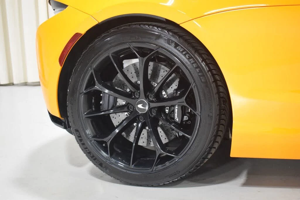 2024 McLaren Artura - Image 14 of 31
