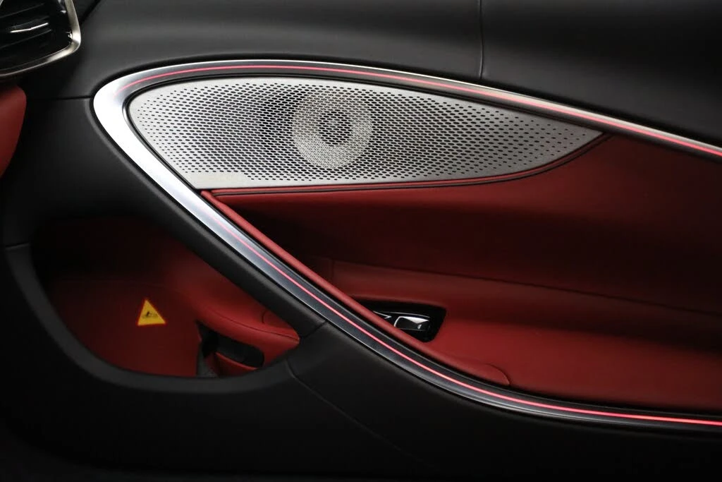 2024 McLaren Artura - Image 28 of 31