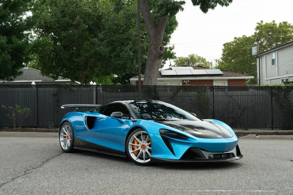 2024 McLaren Artura - Image 2 of 31
