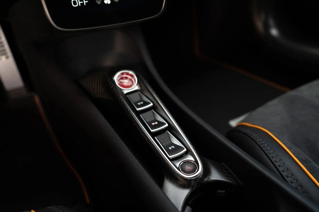 2024 McLaren Artura - Image 27 of 31