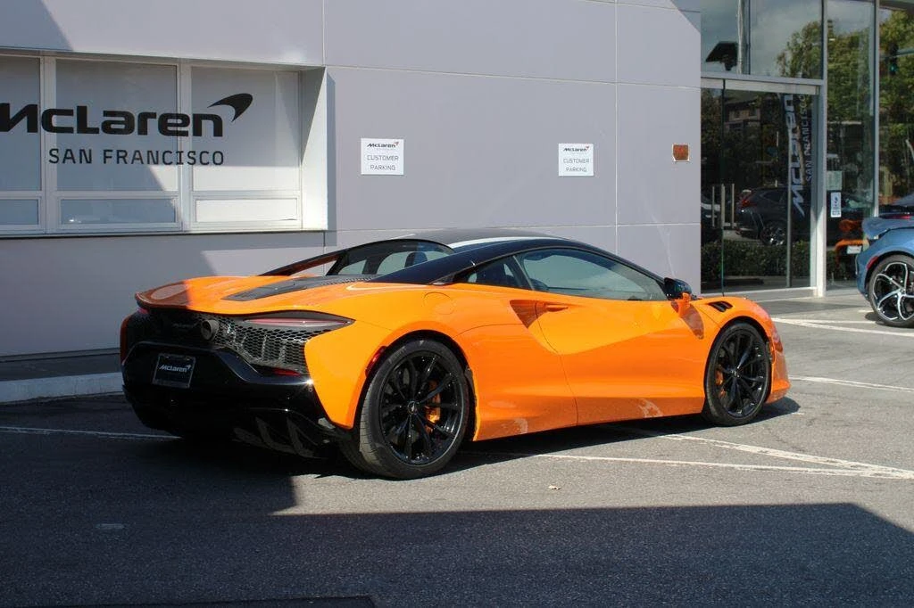 2024 McLaren Artura - Image 9 of 31
