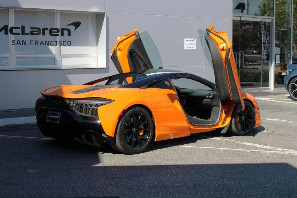 2024 McLaren Artura - Image 17 of 31