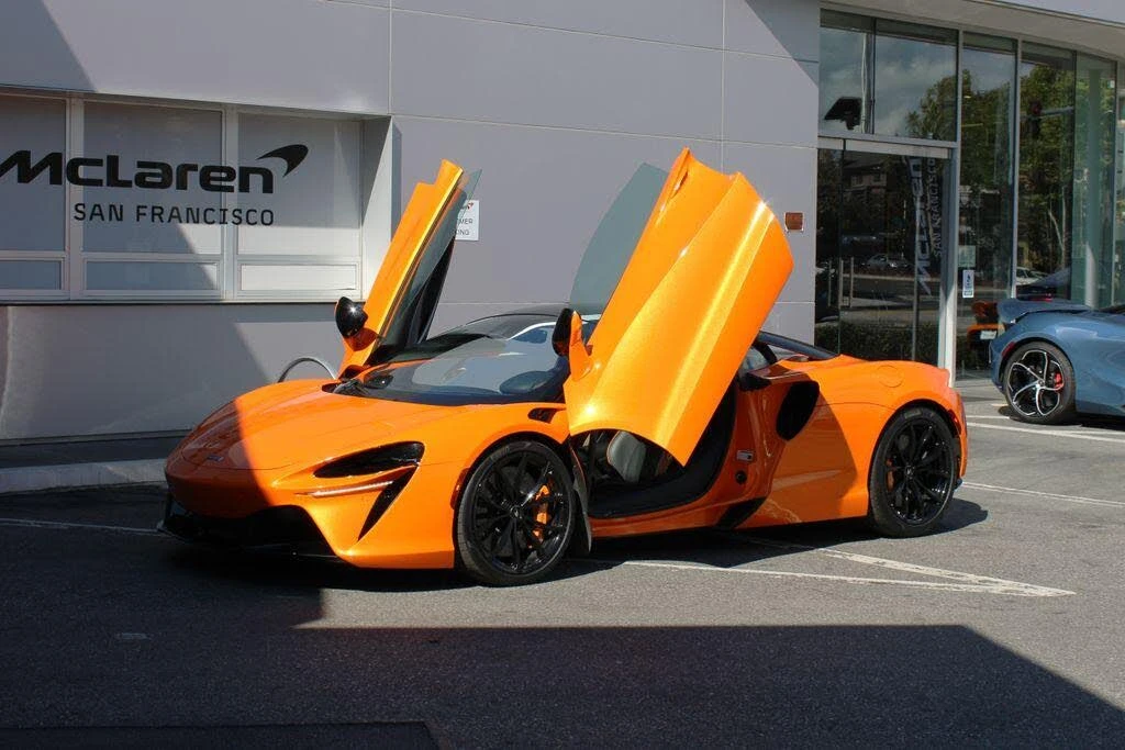 2024 McLaren Artura - Image 13 of 31