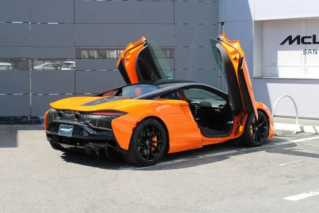 2024 McLaren Artura - Image 2 of 31