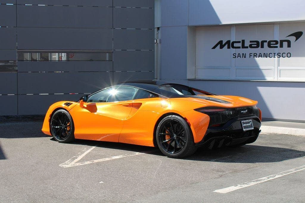 2024 McLaren Artura - Image 7 of 31
