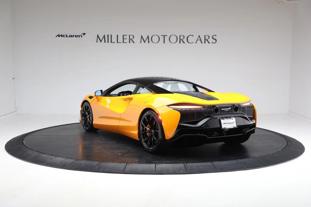 2024 McLaren Artura - Image 7 of 31