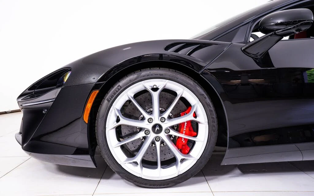 2024 McLaren Artura - Image 14 of 23