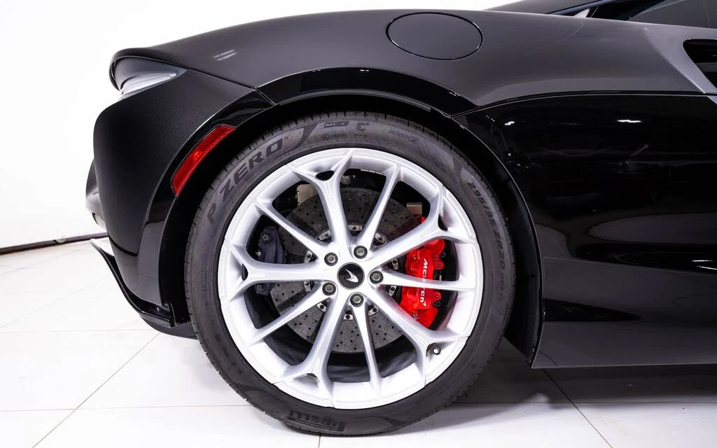 2024 McLaren Artura - Image 16 of 23