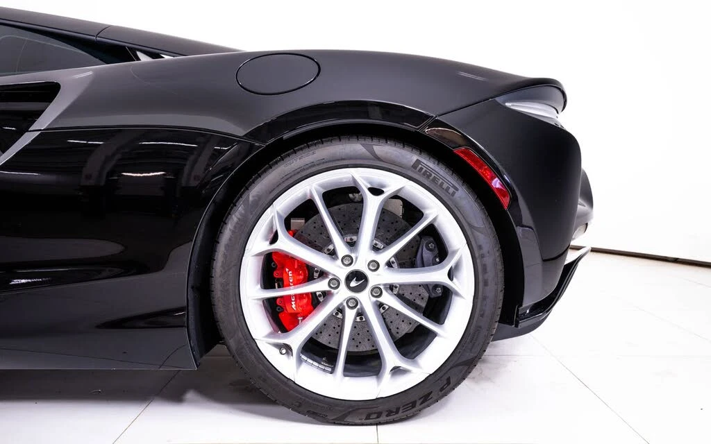2024 McLaren Artura - Image 15 of 23