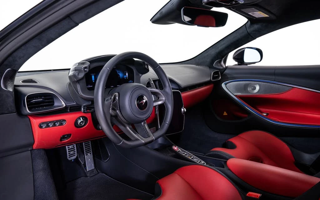 2024 McLaren Artura - Image 18 of 23
