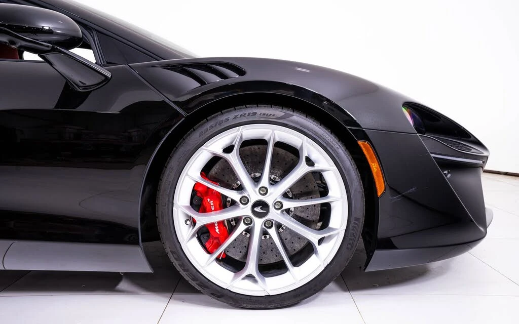 2024 McLaren Artura - Image 17 of 23