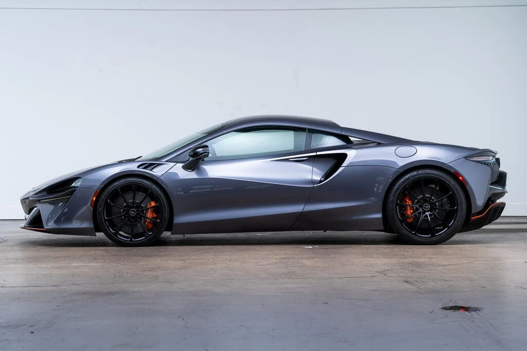 2024 McLaren Artura - Image 9 of 31
