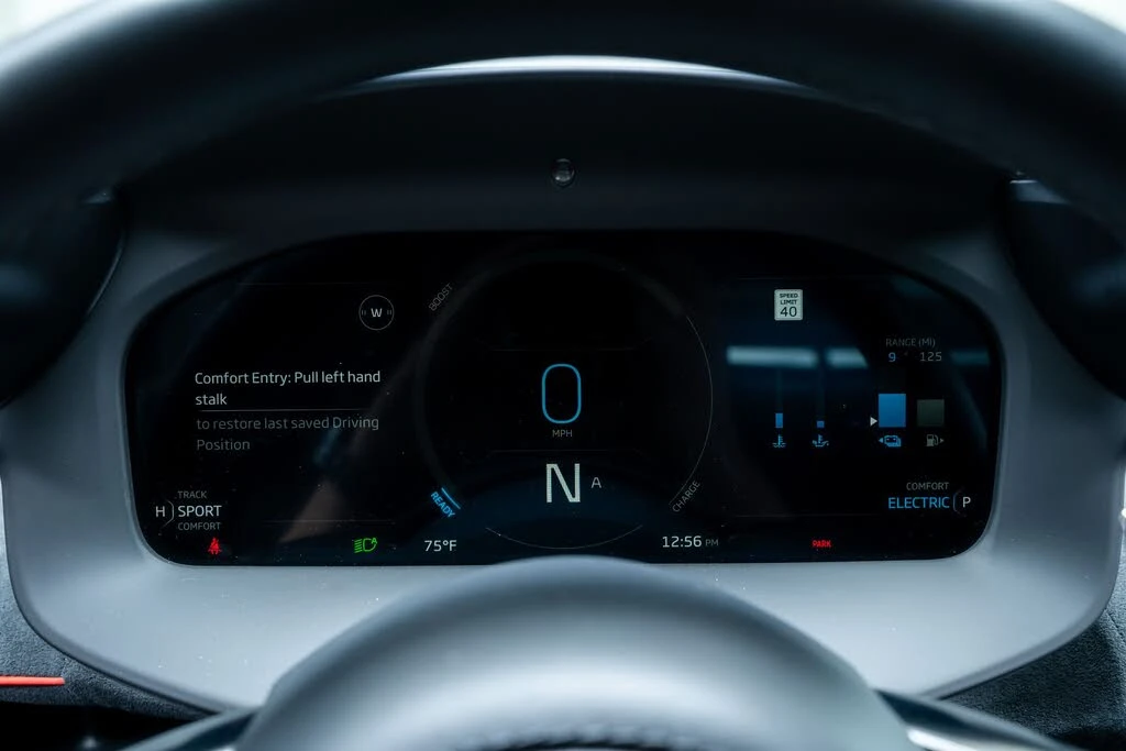 2024 McLaren Artura - Image 27 of 31