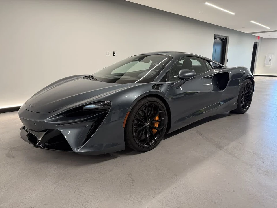 2024 McLaren Artura - Image 8 of 13