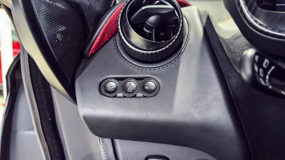 2024 McLaren 750S Coupe - Image 13 of 19