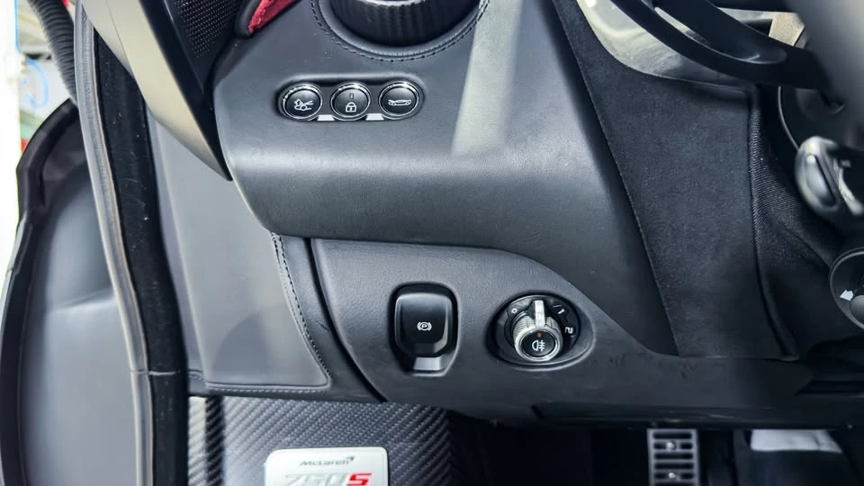 2024 McLaren 750S Coupe - Image 14 of 19