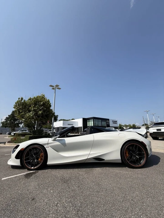 2024 McLaren 750S - Image 18 of 19
