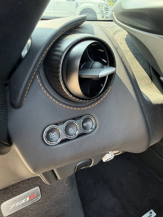 2024 McLaren 750S - Image 15 of 19