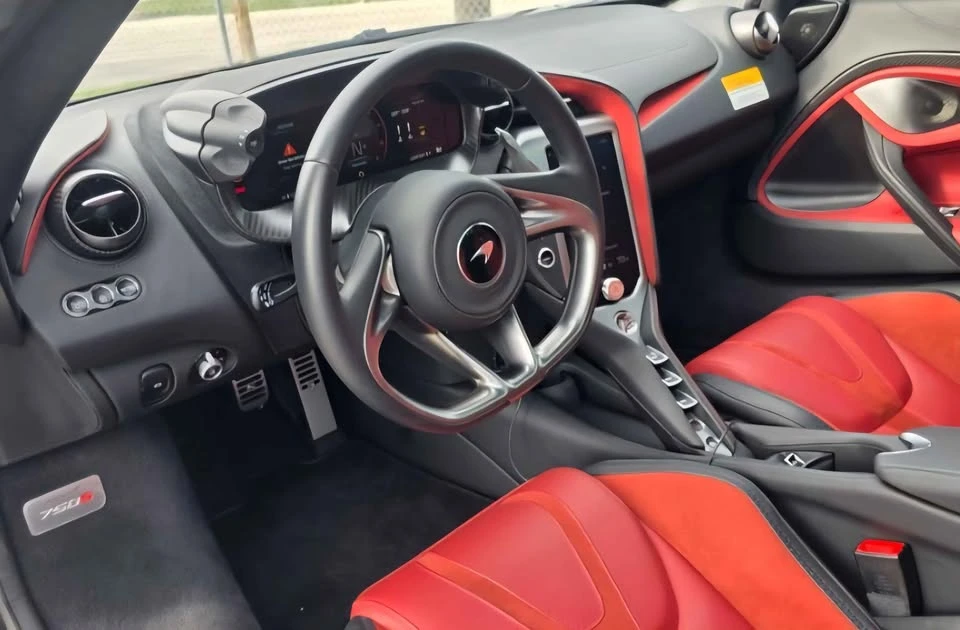 2024 McLaren 750S Spider - Image 7 of 8