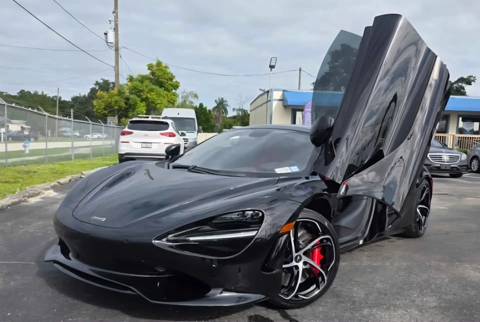 2024 McLaren 750S Spider - Image 2 of 8
