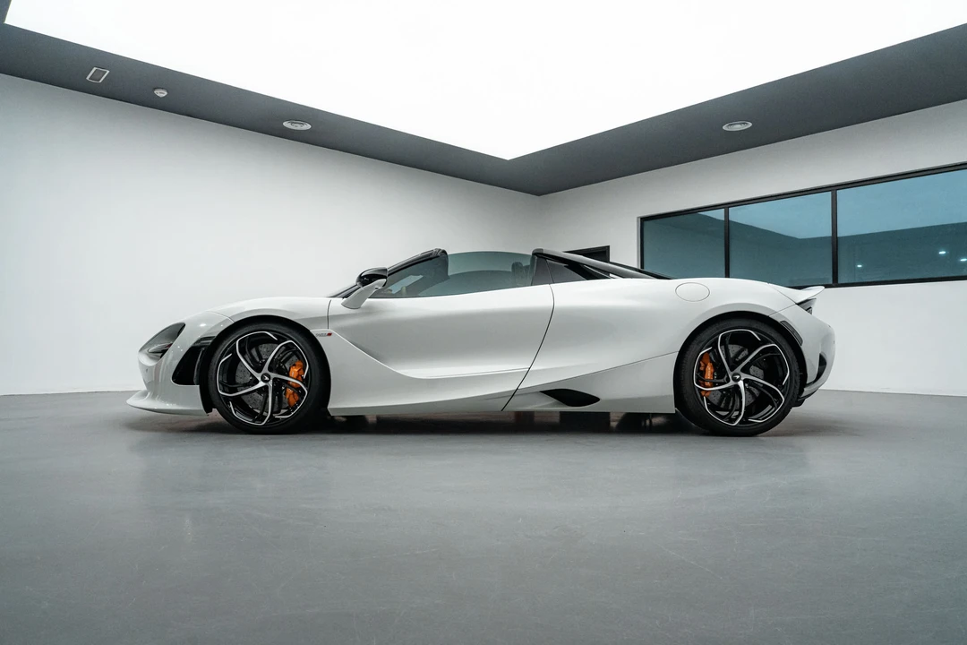 2024 McLaren 750S Spider - Image 8 of 31