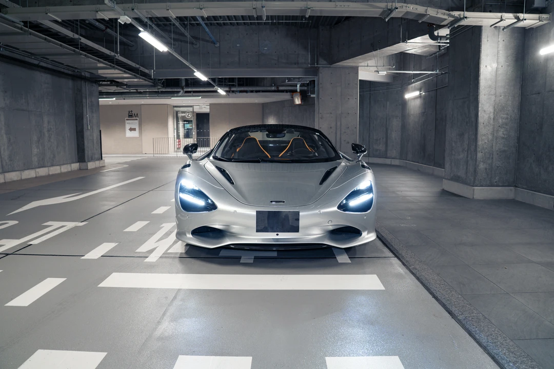2024 McLaren 750S Spider - Image 2 of 31