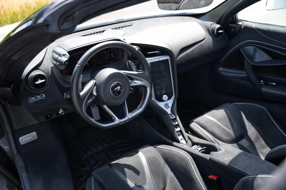 2024 McLaren 750S Spider - Image 8 of 13