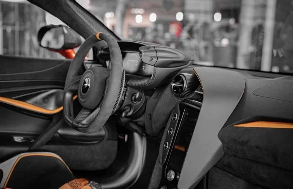 2024 McLaren 750S - Image 9 of 10