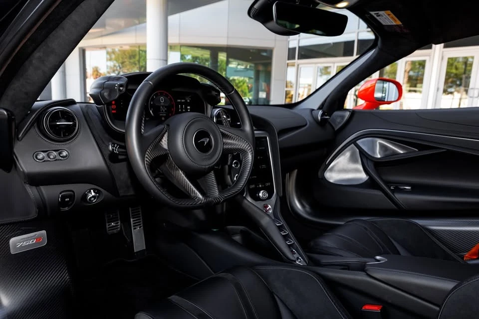 2024 McLaren 750S - Image 9 of 18