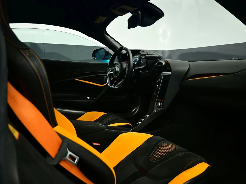 2024 McLaren 750S - Image 2 of 16