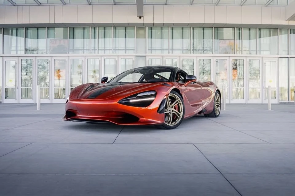 2024 McLaren 750S - Image 2 of 20