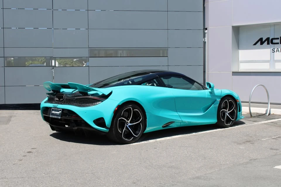 2024 McLaren 750S - Image 2 of 18
