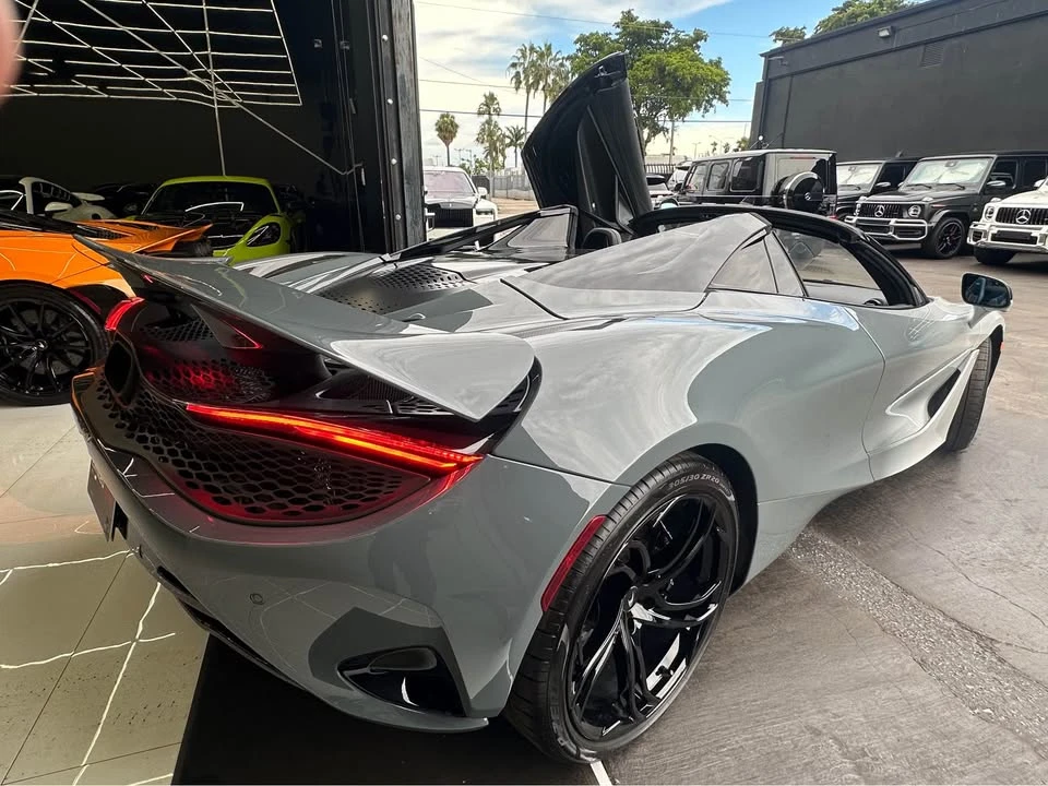 2024 McLaren 750S Spider - Image 7 of 16