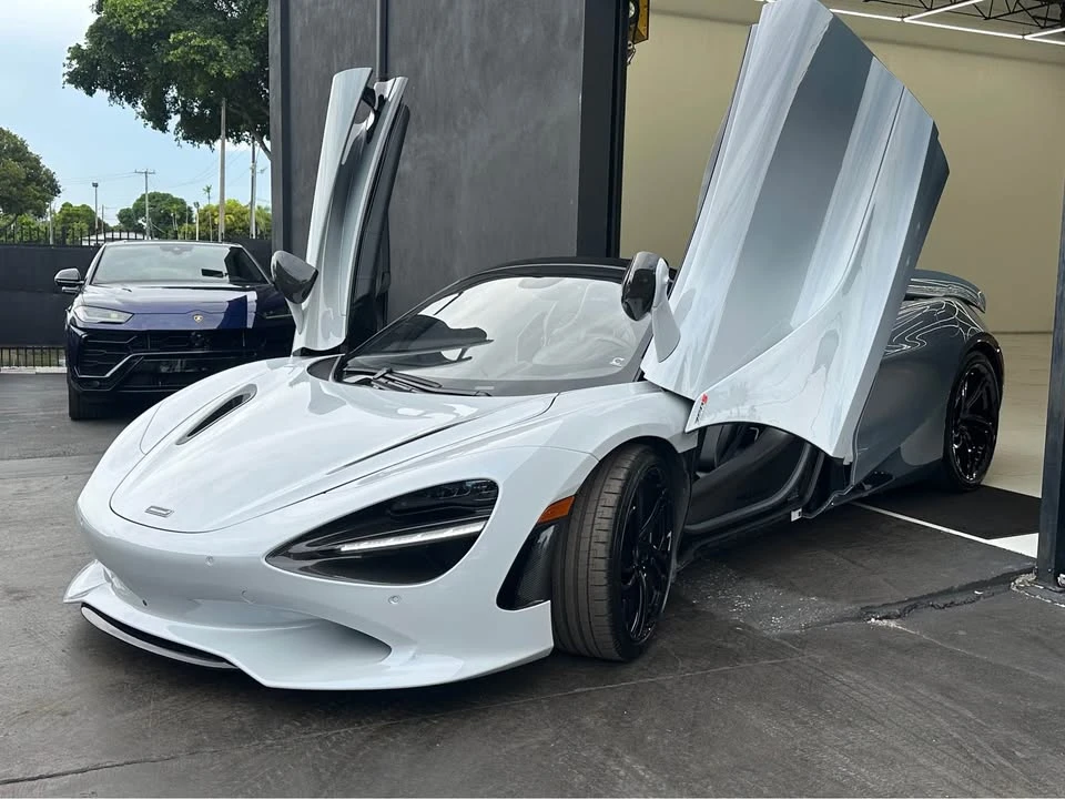 2024 McLaren 750S Spider - Image 6 of 17