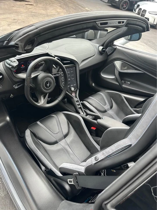 2024 McLaren 750S Spider - Image 2 of 17