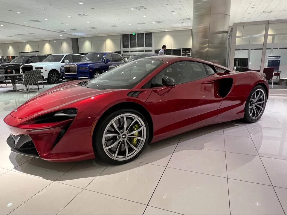 2024 McLaren - Image 3 of 5