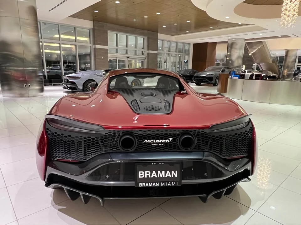 2024 McLaren - Image 4 of 5