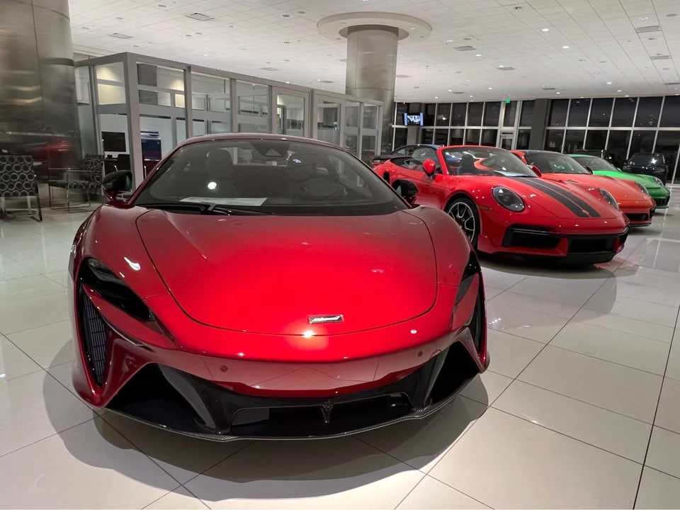 2024 McLaren - Image 2 of 5